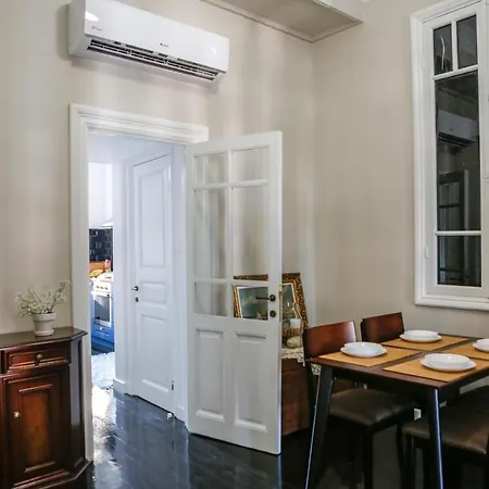 # Alegra , 10mtrs From Venizelou Metro Station Apartment *