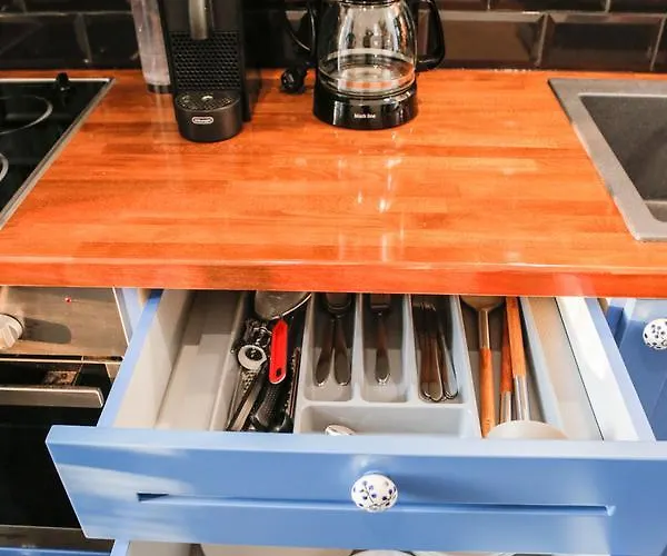 # Alegra , 10mtrs From Venizelou Metro Station Διαμέρισμα