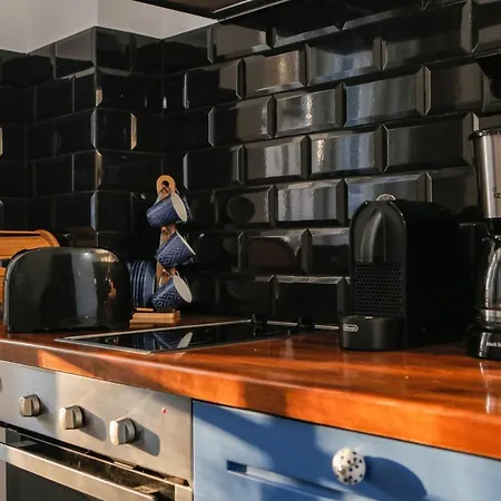 # Alegra , 10mtrs From Venizelou Metro Station Apartment